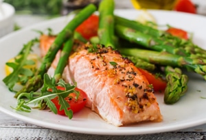 A plate of fish and asparagus