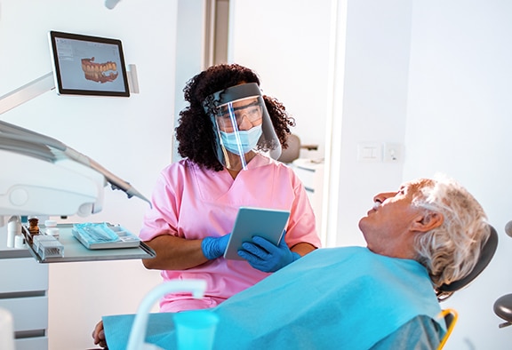 diabetes-patient-at-the-dentist