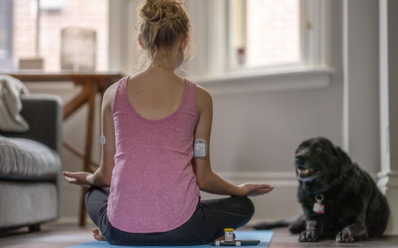 A young girl using a closed loop insulin pump meditates.